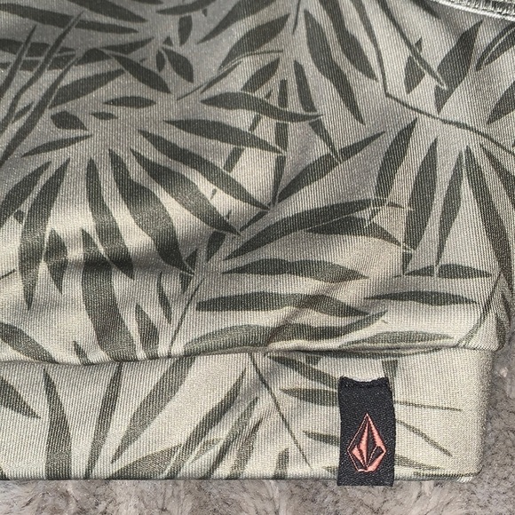 NWT Volcom Lived In Bralette 30+ UPF Sun Protection Size S - Picture 4 of 7